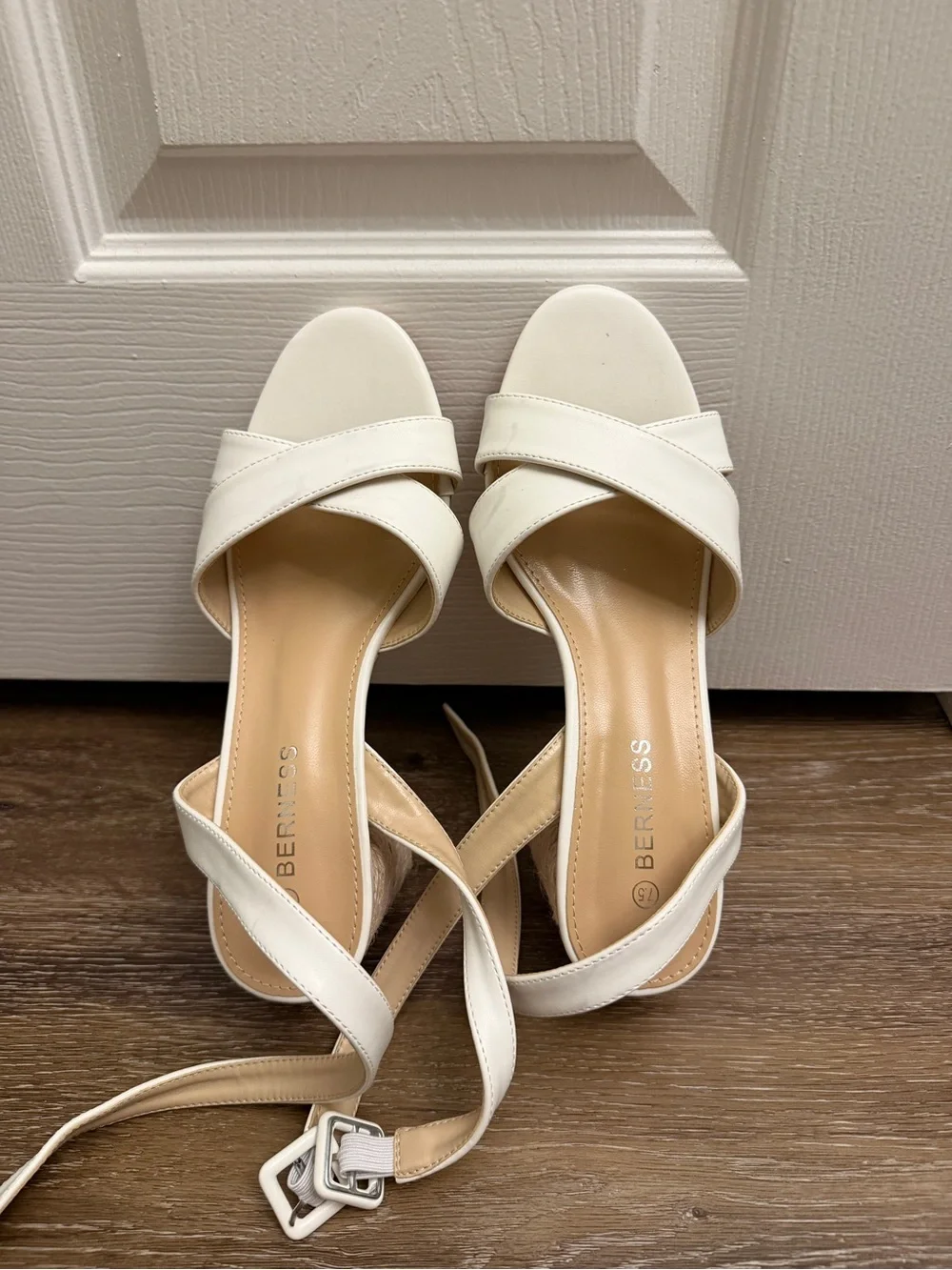 Berness White Strappy Block Heel Sandals, Women’s Size 7.5